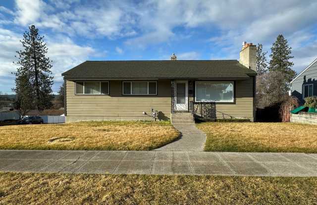 Spacious Northside 4-Bed, 2-Bath Ranch with Hardwood Floors photos photos