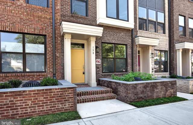 158 N LEE Gallery 1