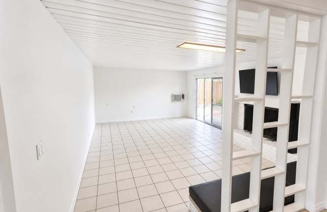 5 Bed 3 Bath Home Close to Campus!! Massive Back Yard! Gallery 3