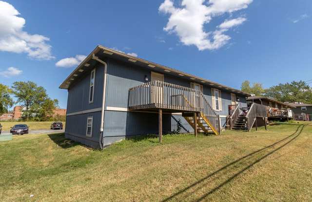 Large 4 bedroom Duplex - 1011 West Ash Street, Columbia, MO 65203