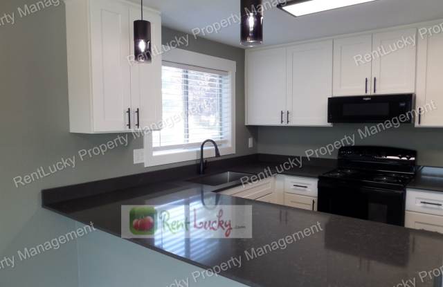 COMPLETELY REMODELED & Gorgeous! 2-Bedroom Apartment in Cute 4-Plex in Enumclaw! photos photos