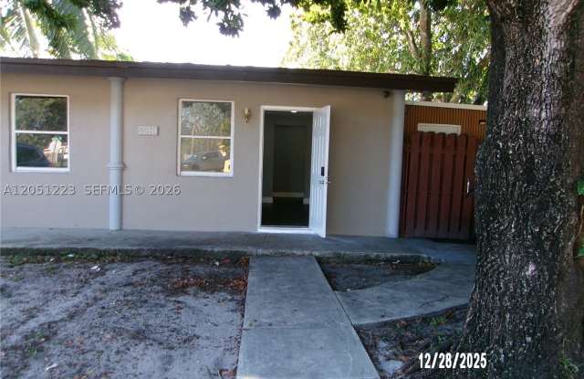 4510 SW 38th St photos photos 4510 SW 38th St photos photos