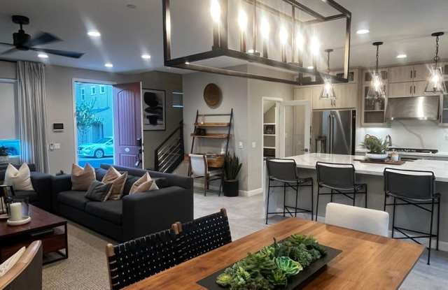 SHOWS BETTER THAN A MODEL HOME – FULLY FURNISHED & MOVE-IN READY! Gallery 3