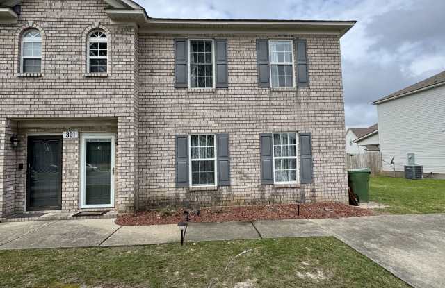 301 South Square Drive - B - 301 South Square Drive, Greenville, NC 28590 301 South Square Drive - B - 301 South Square Drive, Greenville, NC 28590