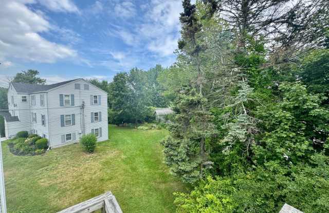 $2,200 South Portland 2BD/1BA with Off Street Parking Included!! photos photos