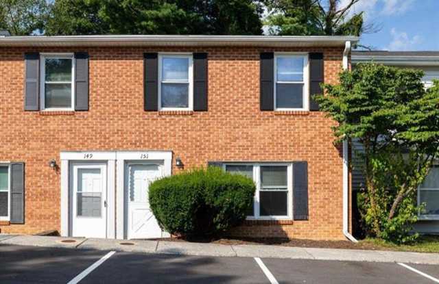 4 Bed/2.5 Bath Townhome Near VT photos photos