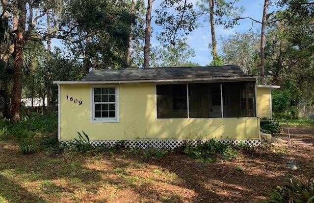 1609 Selma Avenue photos photos