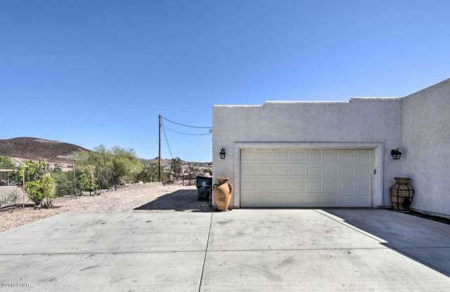 930 Lakeside Dr Gallery 2