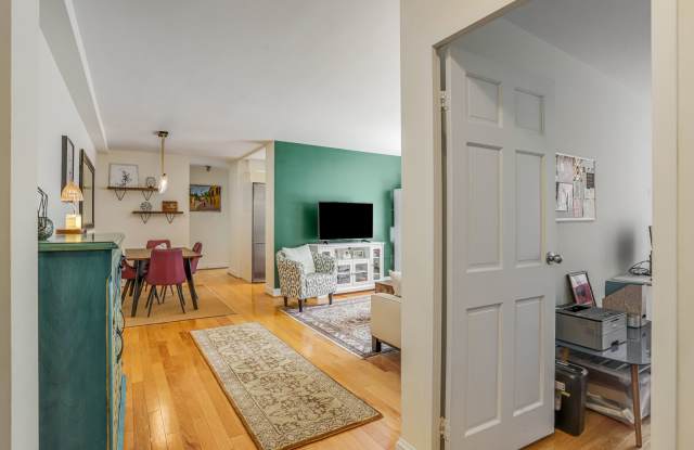 Glover Park Oasis photos photos