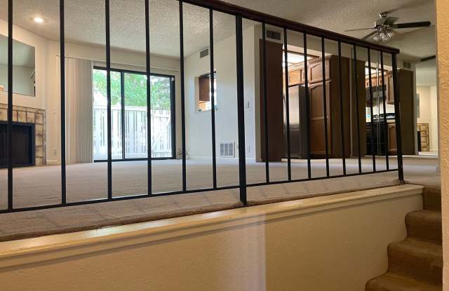 Charming 3/2 Townhome. Gallery 2
