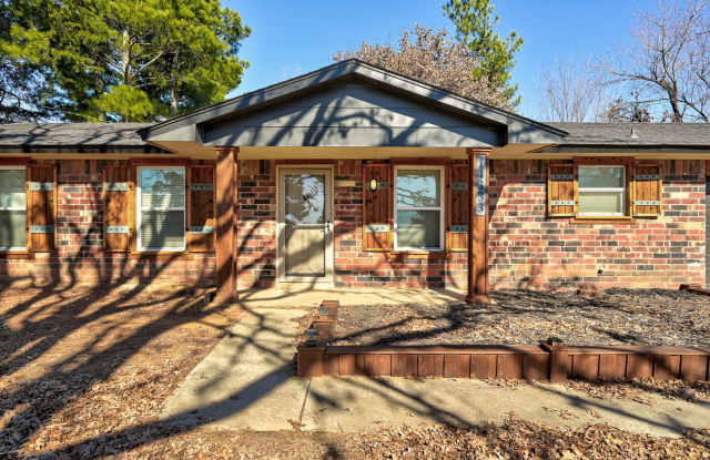 Stunning home in Choctaw with 3 bedrooms and 1.5 bathrooms! photos photos