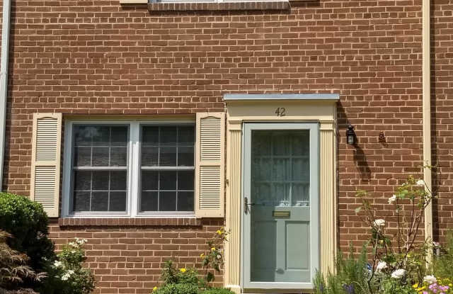 42 E ROSEMONT AVENUE - 42 East Rosemont Avenue, Alexandria, VA 22301