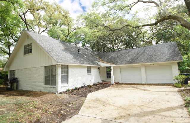 596 NE L Ombre Court photos photos