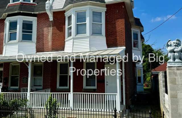 LARGE!! 6 bdrm/3 ba house with main lvl bdrm! Gallery 1