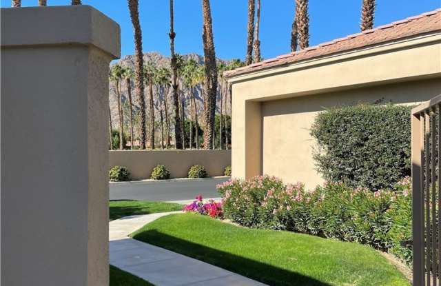 55196 Oak Tree Gallery 2