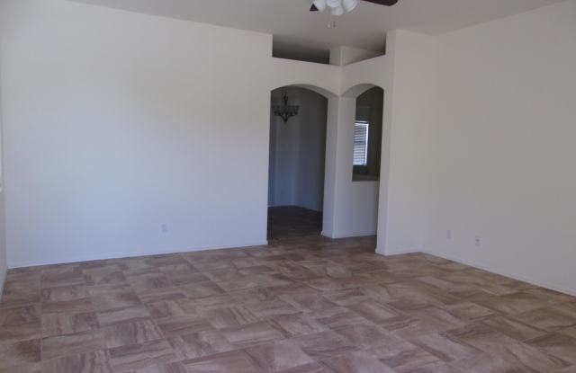 5720 N Hudson Court Gallery 3