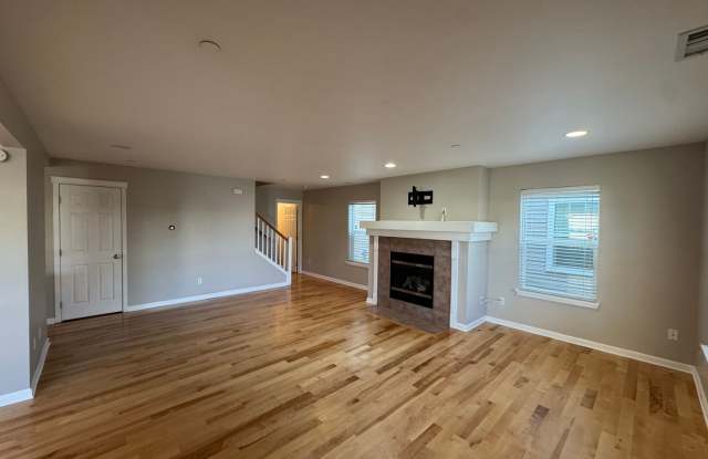 DuPont 4-bedroom, 2.5-bath home with A/C Gallery 3