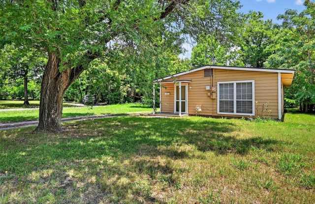 401 S Contemporary Drive - 401 South Contemporary Drive, Sherman, TX 75092