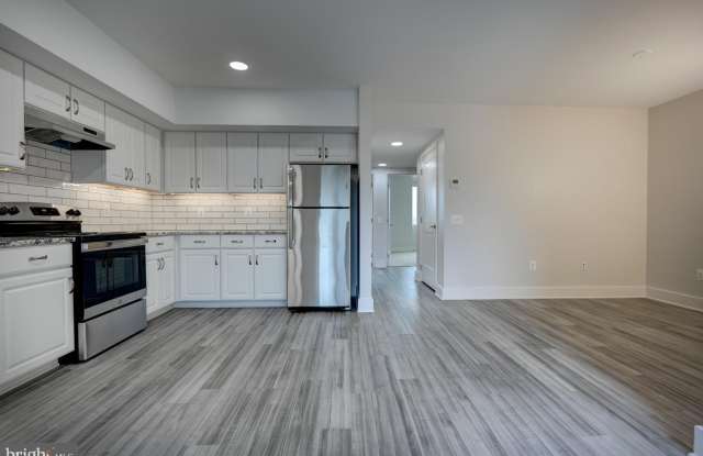 19520 VILLAGE WALK Drive Gallery 2