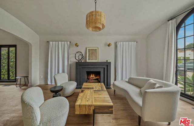 8822 Rosewood Ave - 8822 Rosewood Avenue, West Hollywood, CA 90048