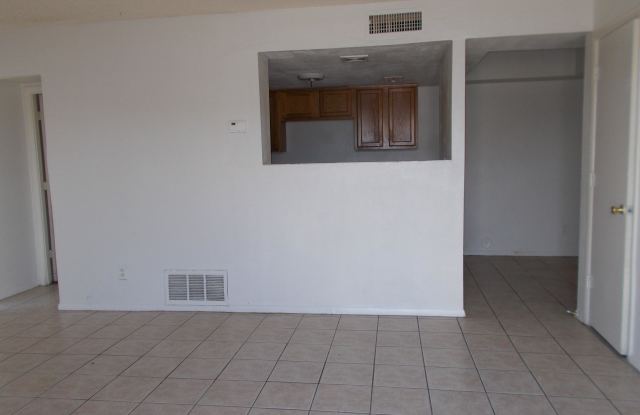 4604 E SOUTHGATE Avenue Gallery 3