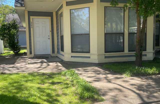 2 Bed / 1 Bath - 5595 Downing Street, Alexandria, LA 71301