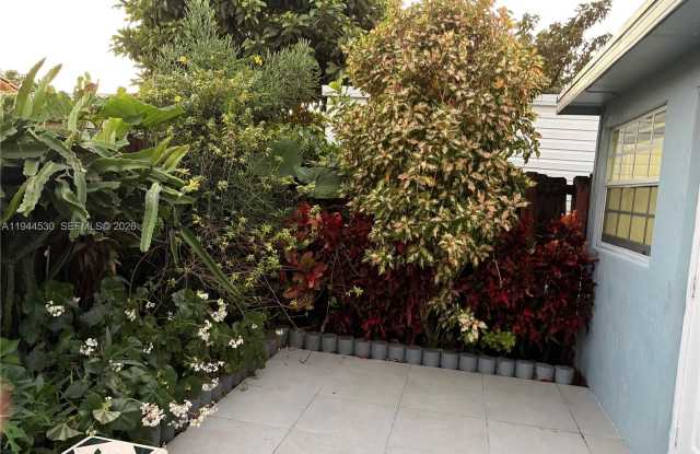 11956 SW 209th St photos photos