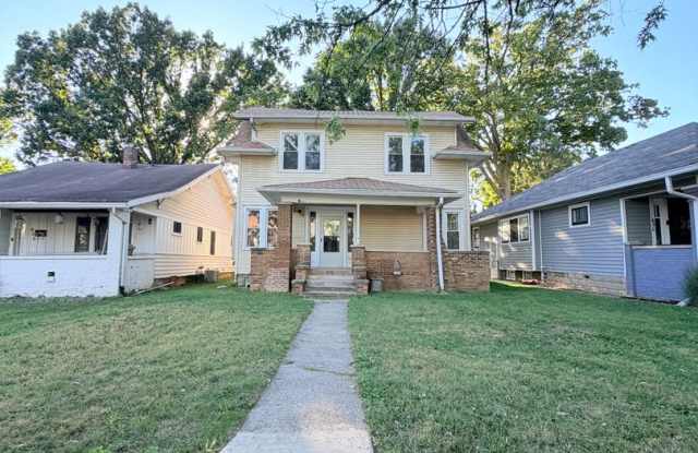 NOW SHOWING: 3 Bedroom/2.5 Bathroom Home located at 428 N Bancroft St. in Indianapolis, IN Gallery 4