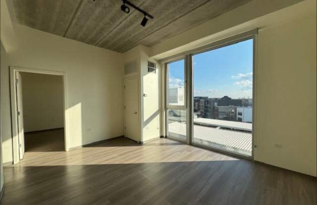 1921 N Milwaukee Ave photos photos