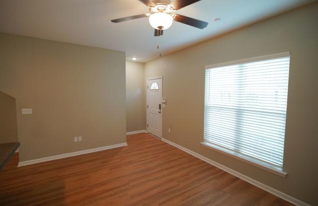 3 Bed / 3 Bath Townhome near Campus with Amenities! Gallery 4