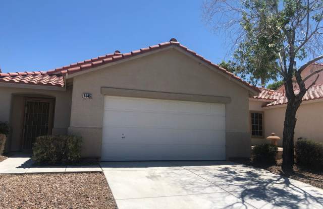 SINGLE STORY,  3 BEDROOM 2 BATH HOME. VAULTED CEILINGS, photos photos