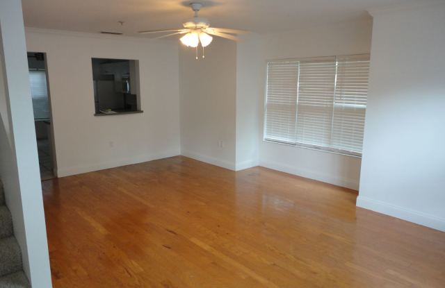 Beautiful 2 Bedroom, 2.5 Bath Condo in Desirable Isabella Park Gallery 3