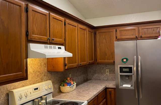 3 bed 2 bath, 2 car, Moore Schools, fenced yard! photos photos