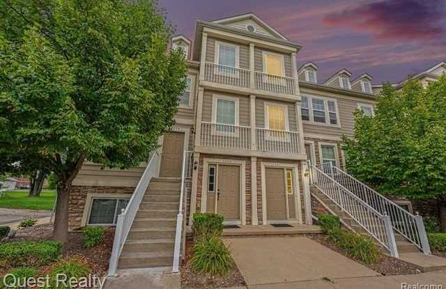 1081 Foxboro Gallery 1
