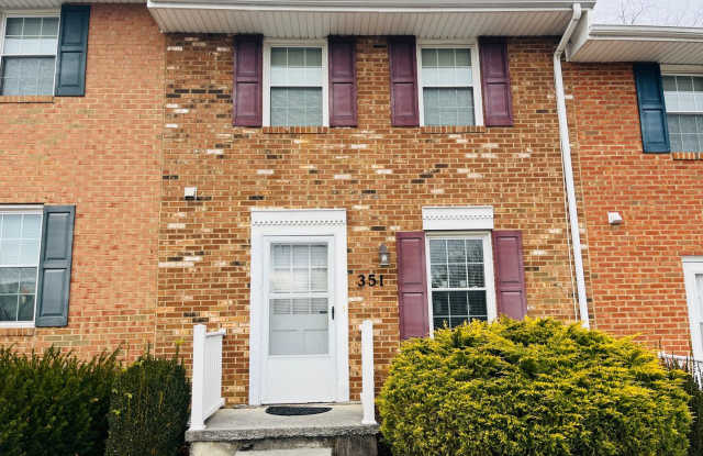 2 Bedroom, 1.5 Bath Townhouse photos photos