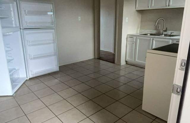 1204 Burleson Gallery 2