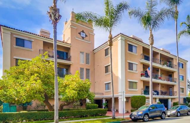 Spacious Condo Overlooking Spreckles Park  Orange - 707 Orange Avenue, Coronado, CA 92118