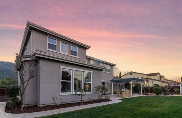 Pleasanton Ridge 5 bed/5 bath, Solar, Amenities, Great Schools, small dog OK Gallery 4