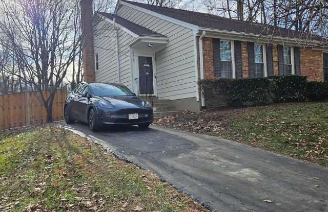 5909 WOOD SORRELS Court - 5909 Wood Sorrels Court, Burke Centre, VA 22015