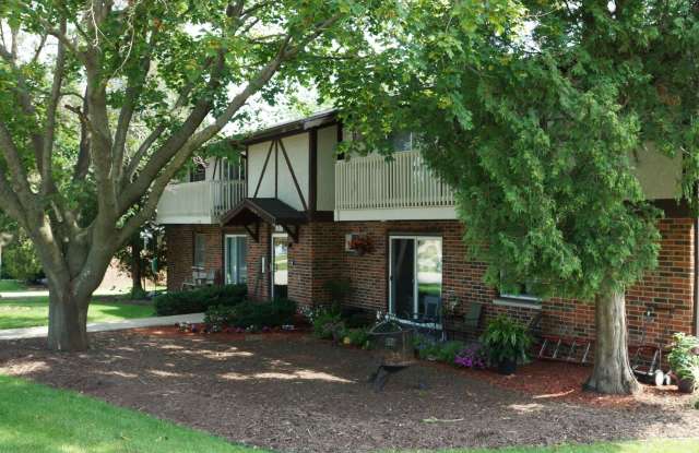 FREE heat, minutes from Madison and Fitchburg, newly remodeled, Oregon two-bedroom apartment - 217 Walnut Street, Oregon, WI 53575