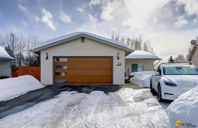 Fully Furnished Three Bedroom Executive Rental, Close to the Airport! - 2310 Leopard Circle, Anchorage, AK 99502