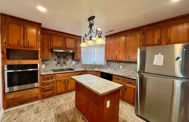 Desirable neighborhood 3 bedrooms plus giant extra room $5000 Gallery 4