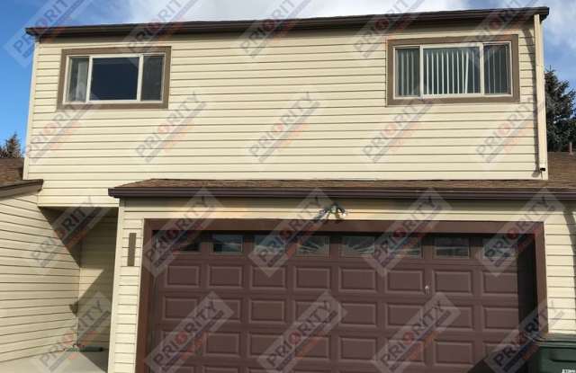3 bedroom, 2 bath 1,815 sqft - 1105 Bighorn Circle, Gillette, WY 82716