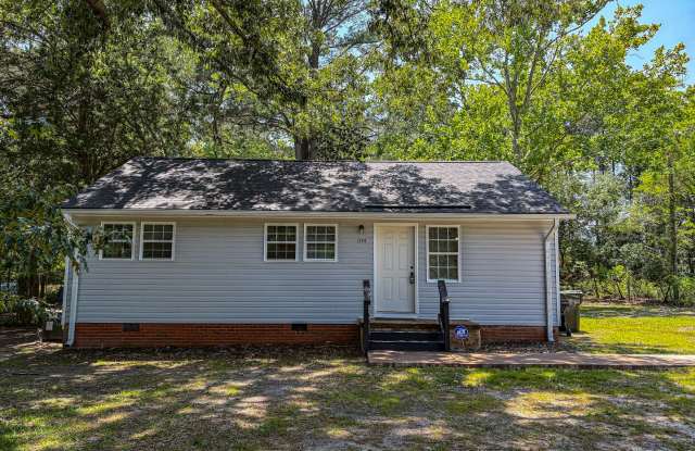 3 Bedroom 1 Bathroom- Pets Considered photos photos