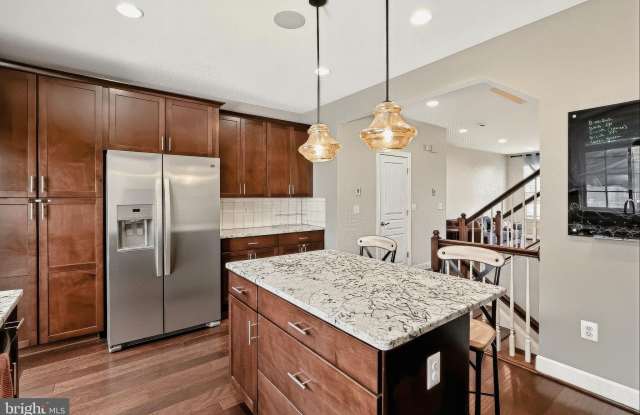 8907 ENGLEWOOD FARMS Drive Gallery 3
