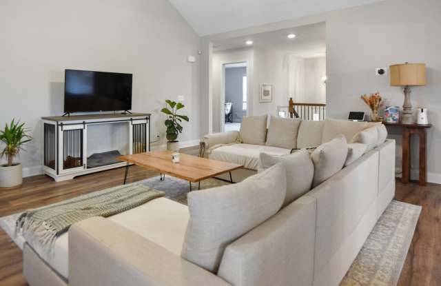 Pet Friendly Four Bedroom with Basement! Gallery 4