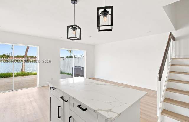 17561 SW 140th Ct Gallery 1