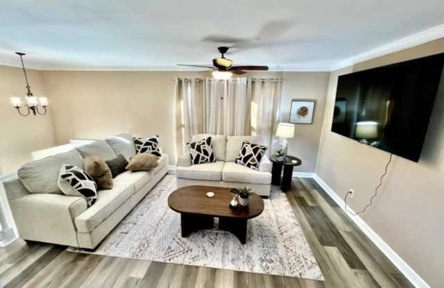 Spacious 3 Bedroom with Outdoor Pool in Mason Gallery 3
