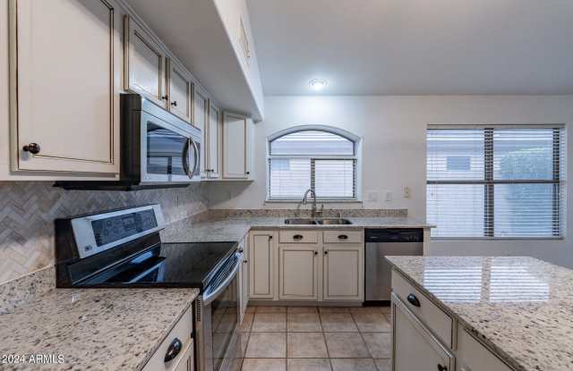 4719 E WEAVER Road Gallery 2