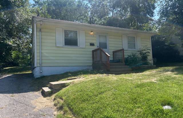 Charming 2 Bedroom 1 Bath House Rent Ready ! $1215 - 702 Beardsley Court, Ferguson, MO 63135